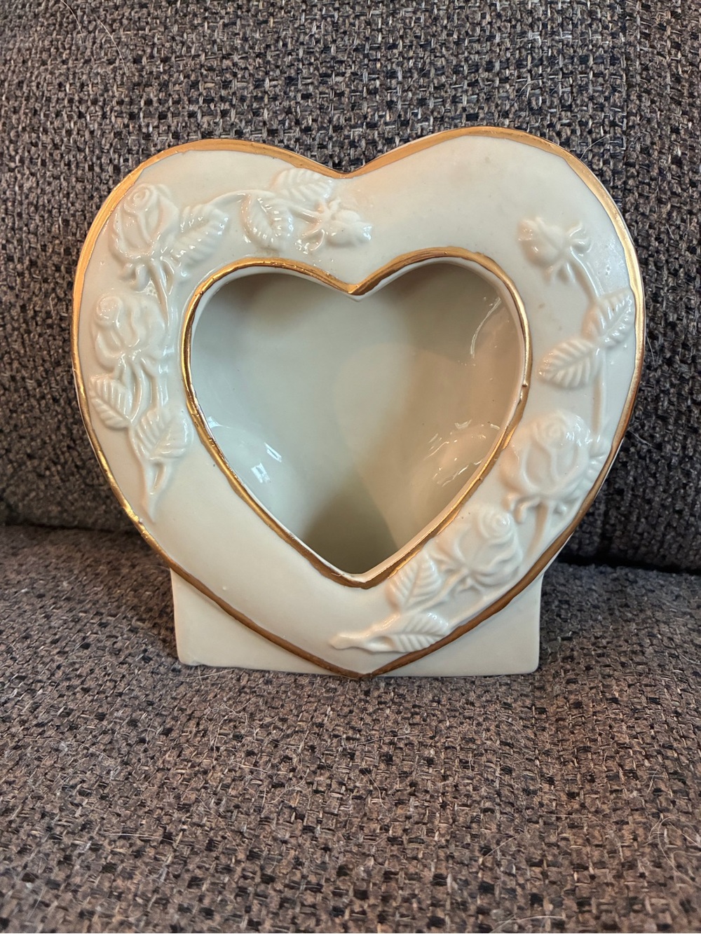 Vintage Heart-Shaped Ceramic Photo Frame in Cream with Gold Trim coquette cream